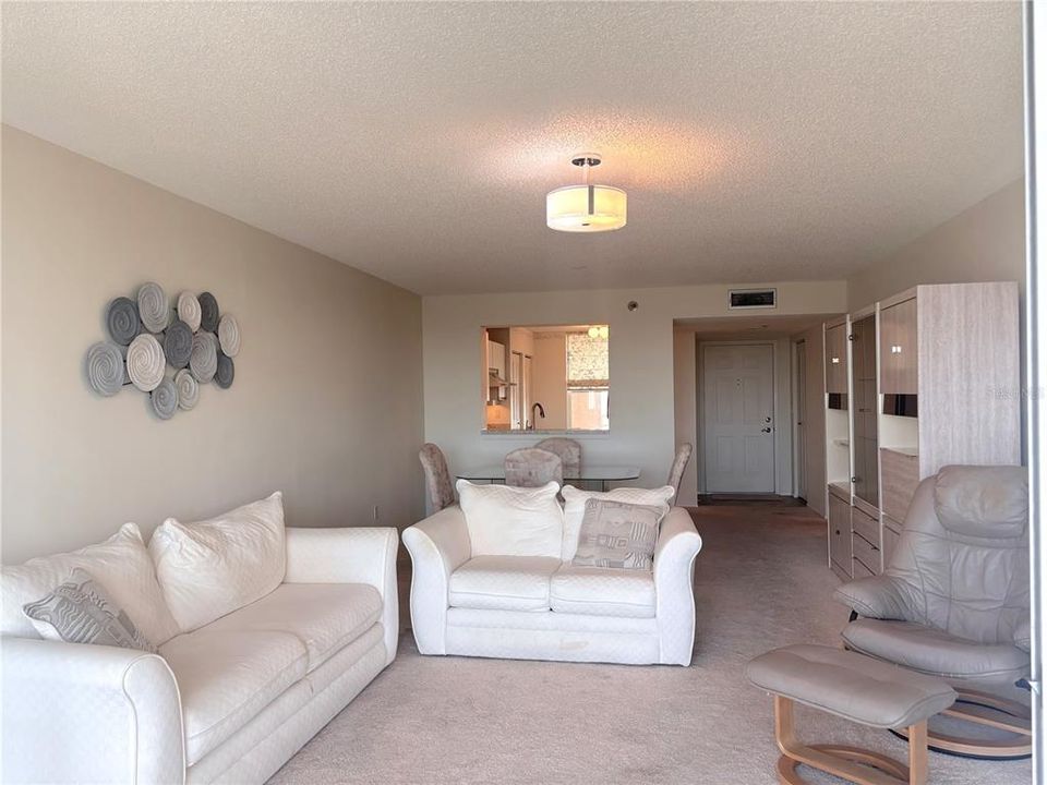 For Sale: $165,000 (2 beds, 2 baths, 1256 Square Feet)