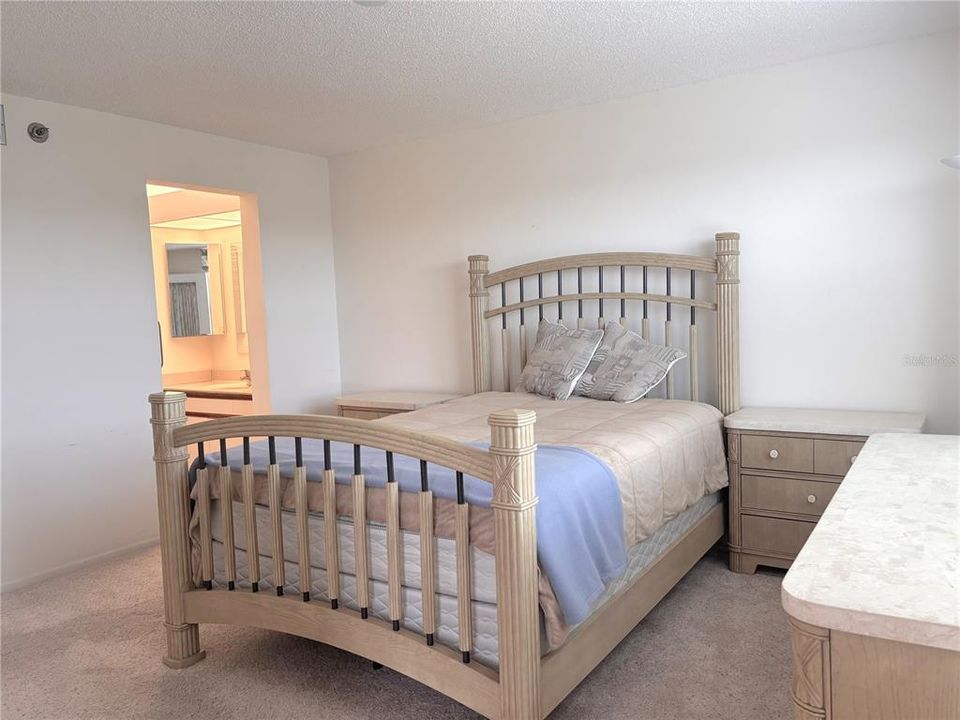 For Sale: $165,000 (2 beds, 2 baths, 1256 Square Feet)
