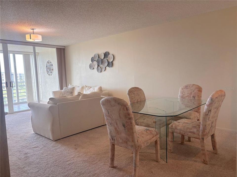 For Sale: $165,000 (2 beds, 2 baths, 1256 Square Feet)