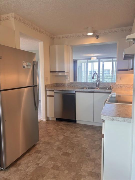 For Sale: $165,000 (2 beds, 2 baths, 1256 Square Feet)