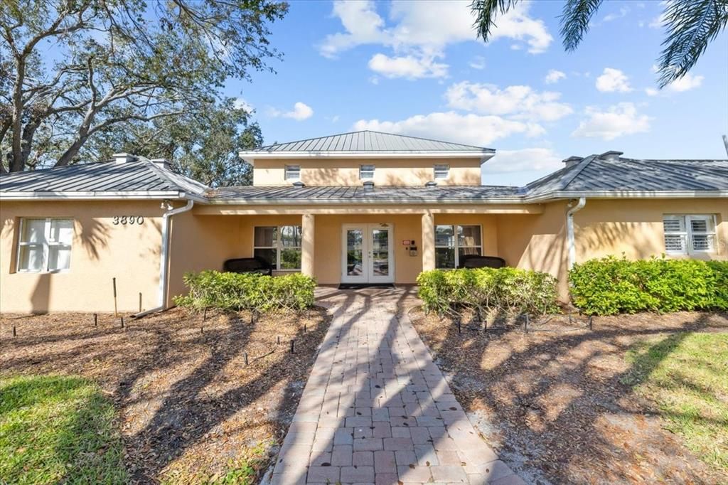 For Sale: $165,000 (2 beds, 2 baths, 1256 Square Feet)