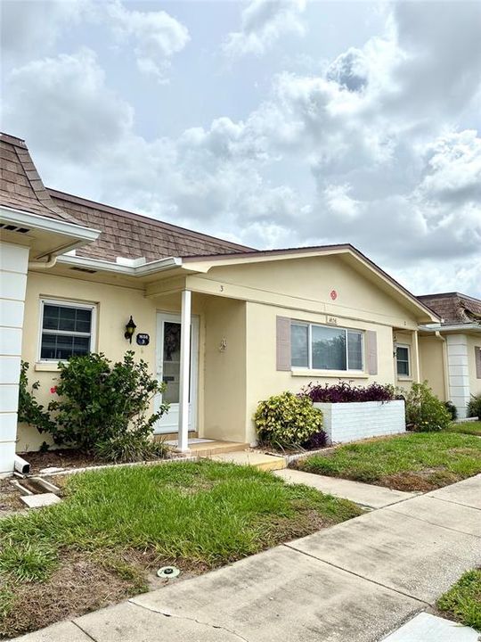 For Sale: $149,900 (1 beds, 1 baths, 974 Square Feet)