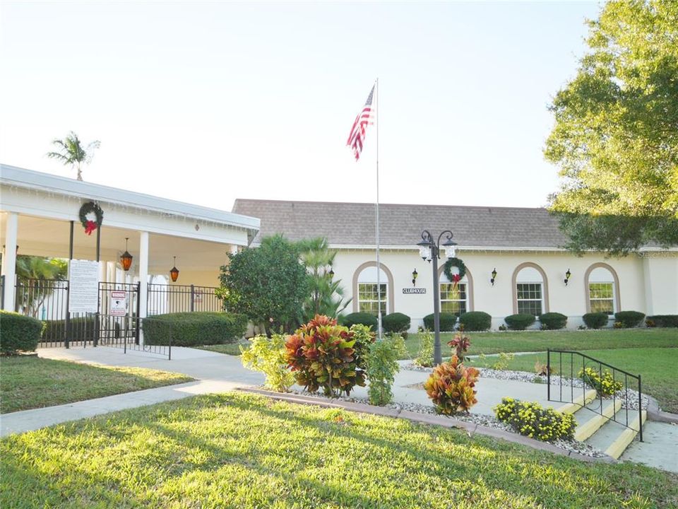 For Sale: $149,900 (1 beds, 1 baths, 974 Square Feet)