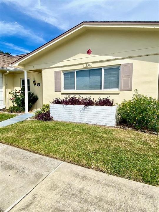 For Sale: $149,900 (1 beds, 1 baths, 974 Square Feet)