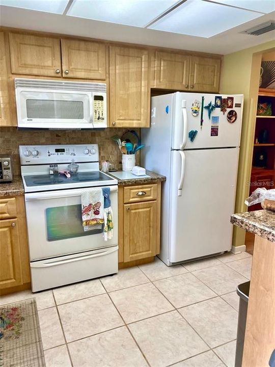 For Sale: $149,900 (1 beds, 1 baths, 974 Square Feet)