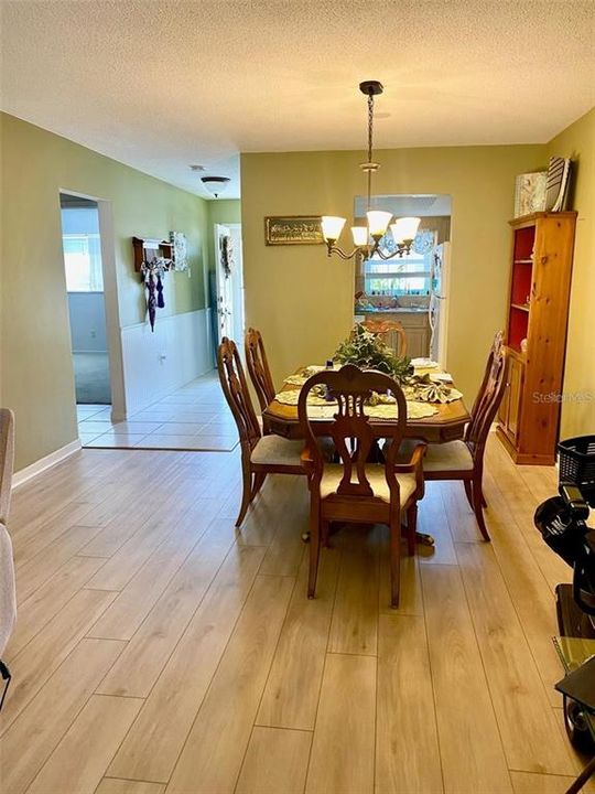 For Sale: $149,900 (1 beds, 1 baths, 974 Square Feet)