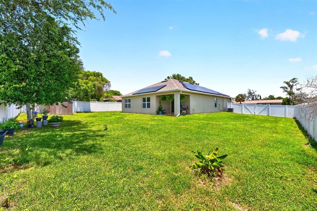 Activo con contrato: $369,000 (4 camas, 2 baños, 1832 Pies cuadrados)