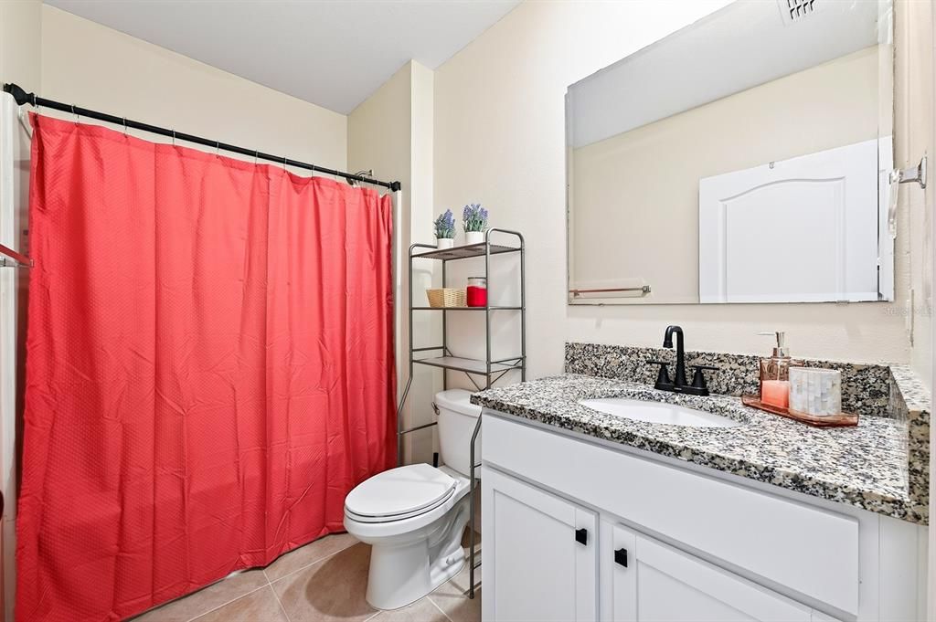 Activo con contrato: $369,000 (4 camas, 2 baños, 1832 Pies cuadrados)