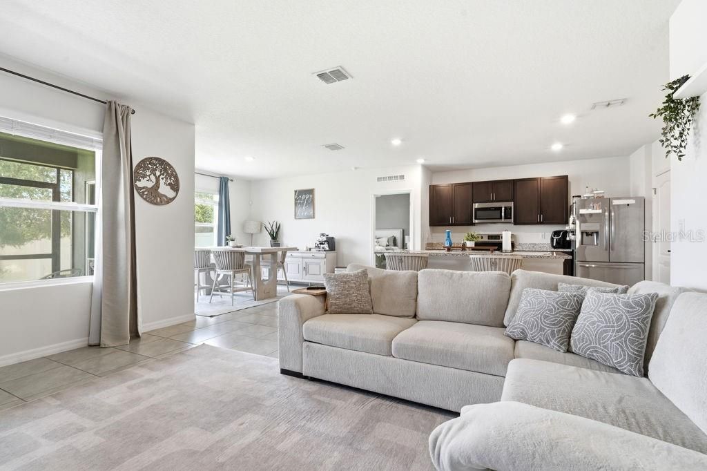 For Sale: $344,000 (3 beds, 2 baths, 1706 Square Feet)