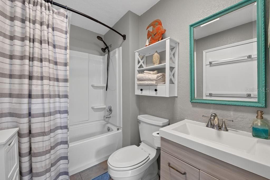 For Sale: $360,000 (2 beds, 2 baths, 1016 Square Feet)