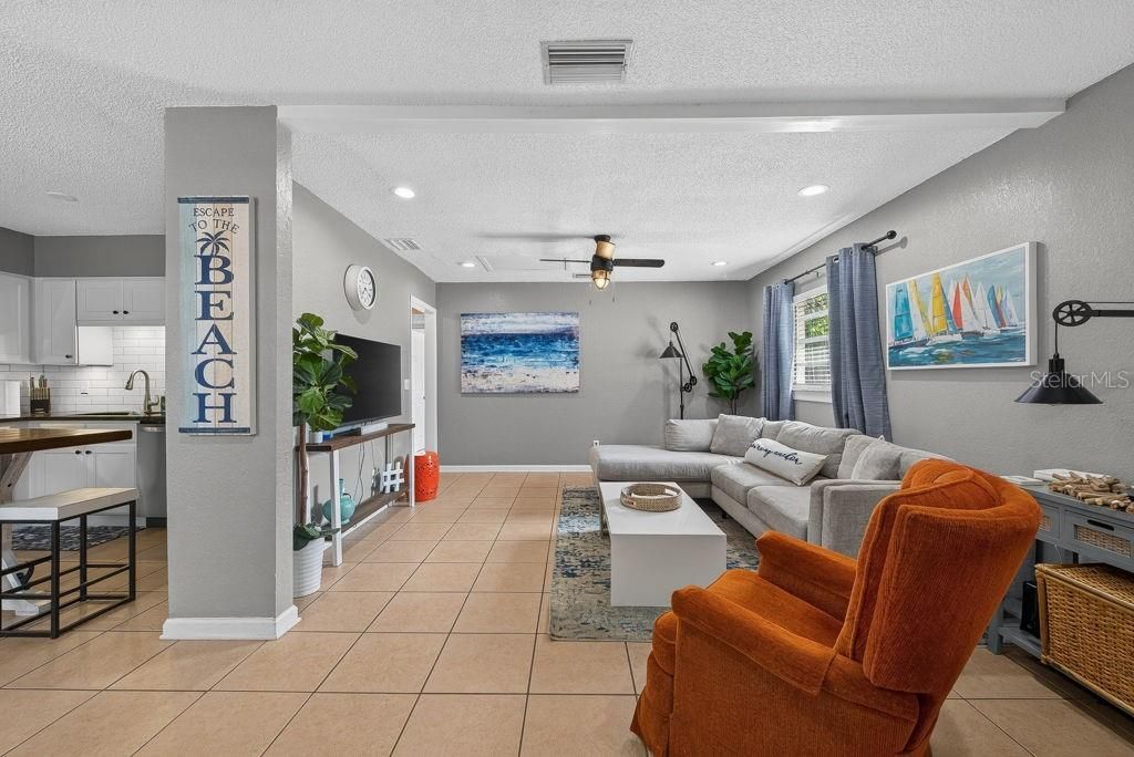 For Sale: $360,000 (2 beds, 2 baths, 1016 Square Feet)