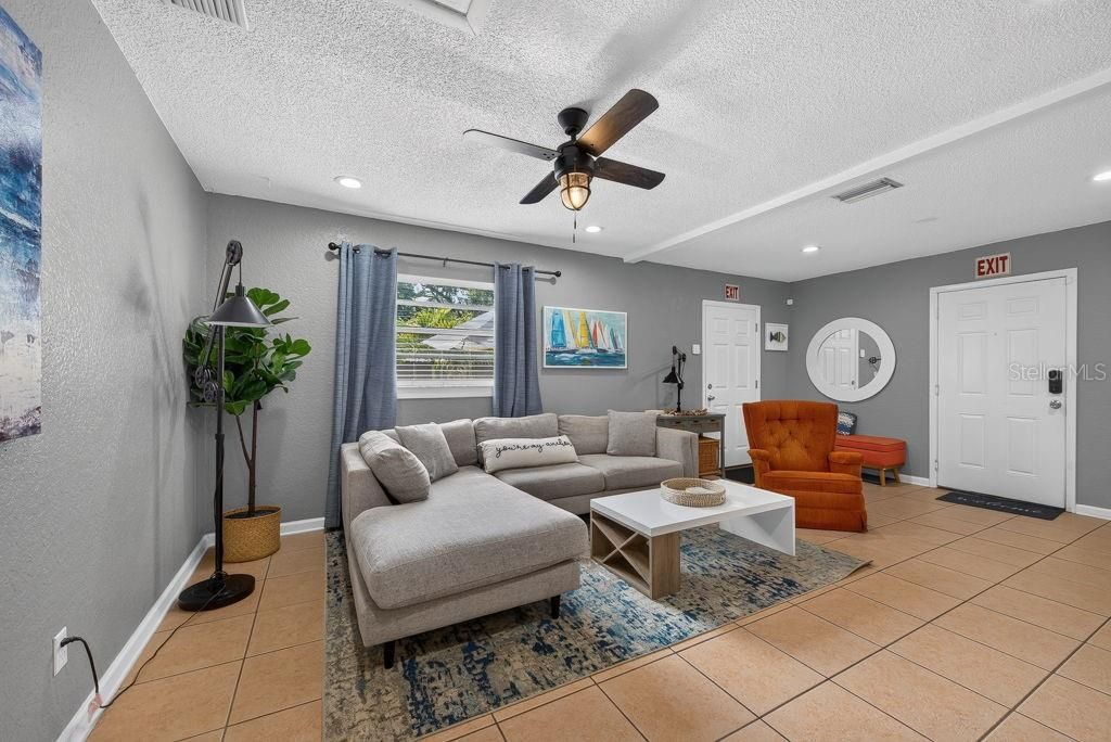For Sale: $360,000 (2 beds, 2 baths, 1016 Square Feet)