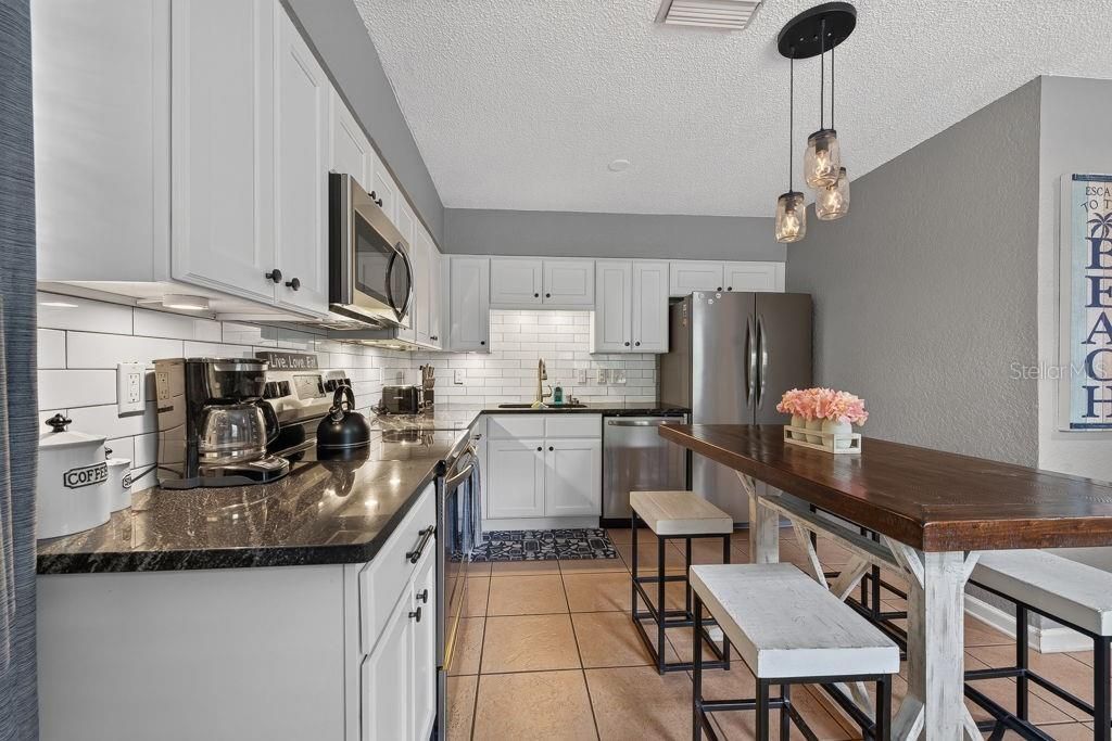 For Sale: $360,000 (2 beds, 2 baths, 1016 Square Feet)