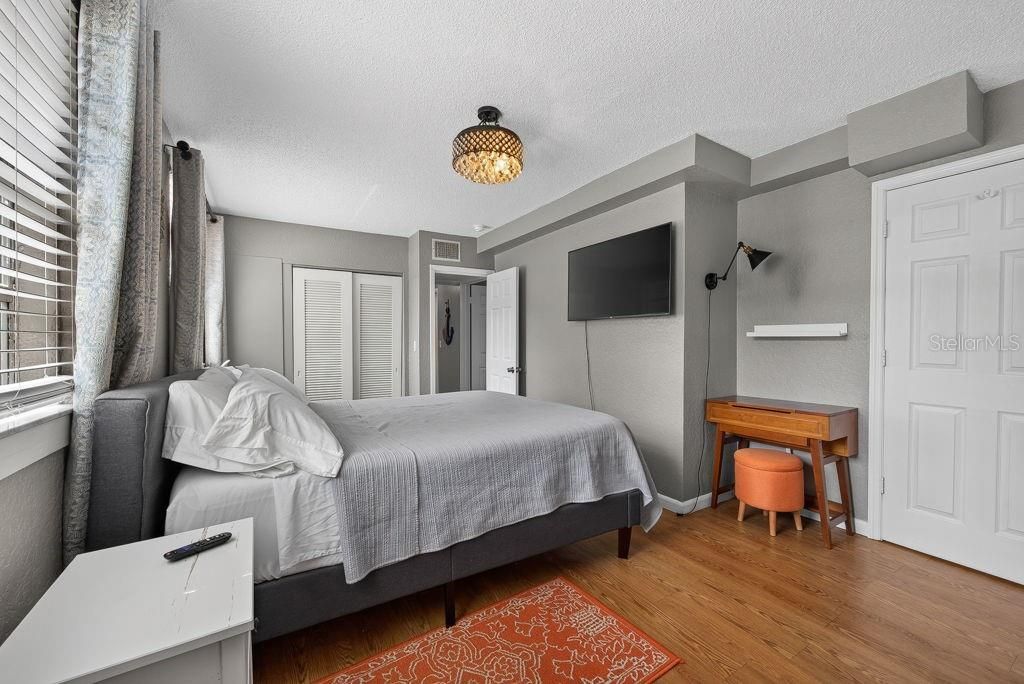 For Sale: $360,000 (2 beds, 2 baths, 1016 Square Feet)