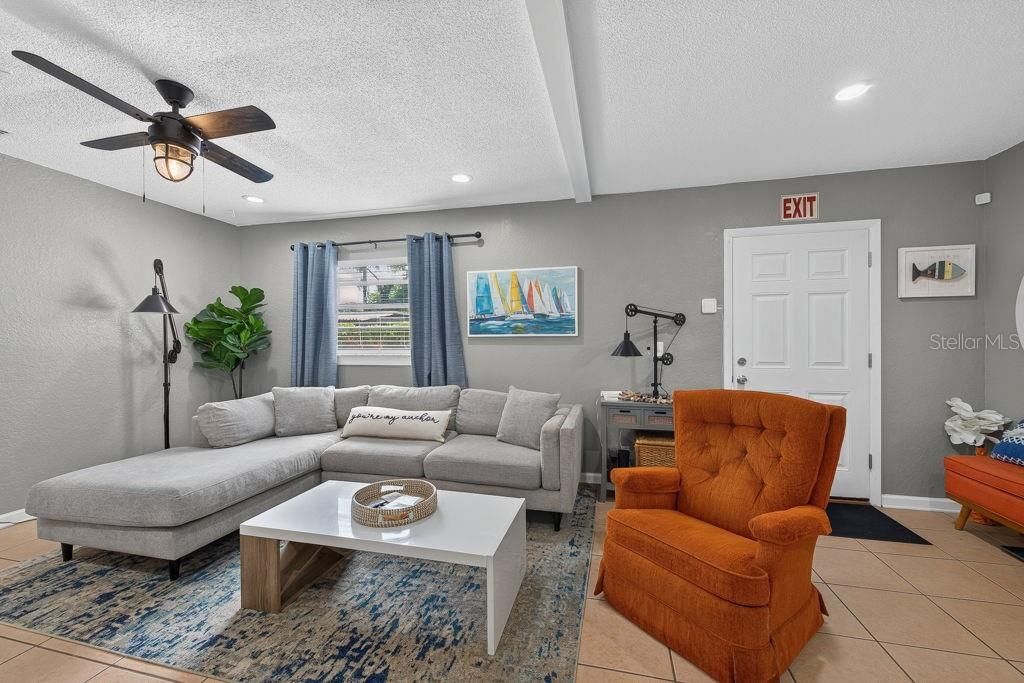 For Sale: $360,000 (2 beds, 2 baths, 1016 Square Feet)