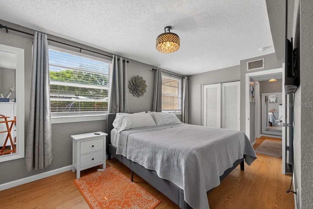 For Sale: $360,000 (2 beds, 2 baths, 1016 Square Feet)