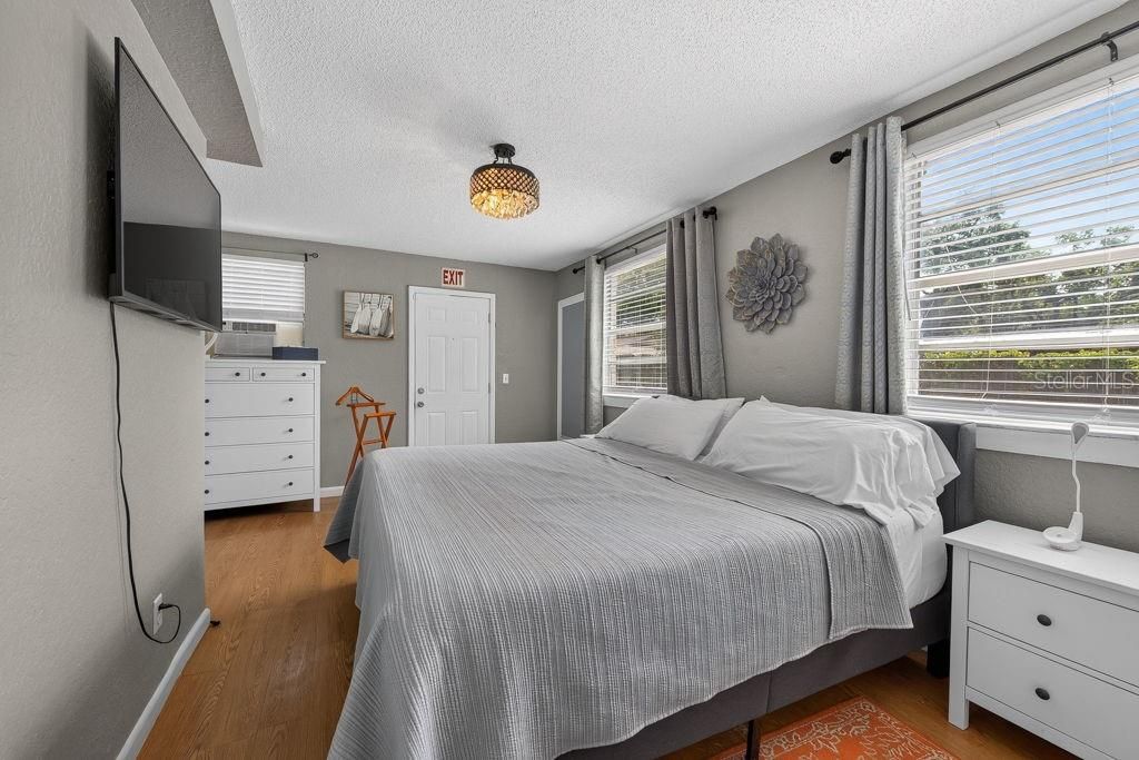 For Sale: $360,000 (2 beds, 2 baths, 1016 Square Feet)
