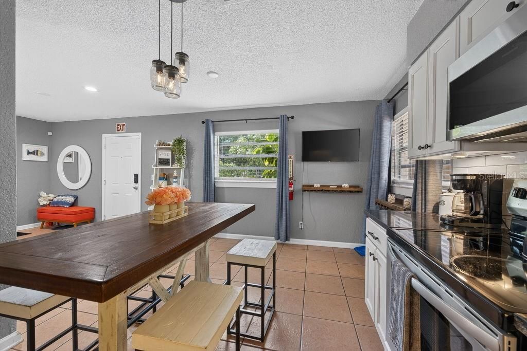 For Sale: $360,000 (2 beds, 2 baths, 1016 Square Feet)