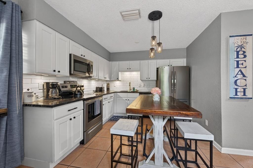 For Sale: $360,000 (2 beds, 2 baths, 1016 Square Feet)