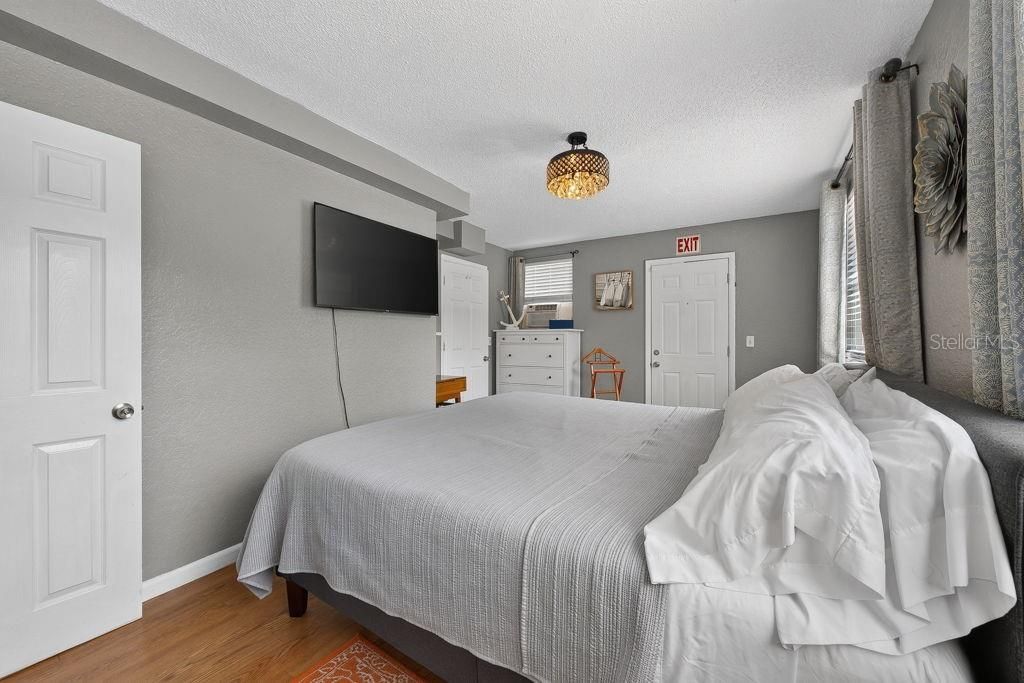 For Sale: $360,000 (2 beds, 2 baths, 1016 Square Feet)