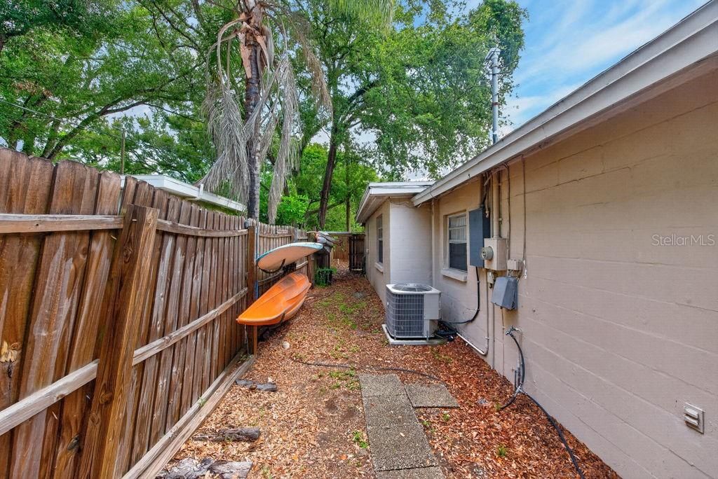 For Sale: $360,000 (2 beds, 2 baths, 1016 Square Feet)