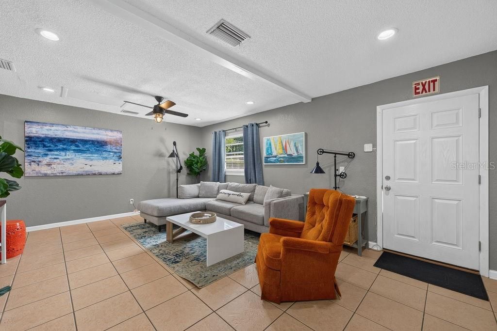 For Sale: $360,000 (2 beds, 2 baths, 1016 Square Feet)