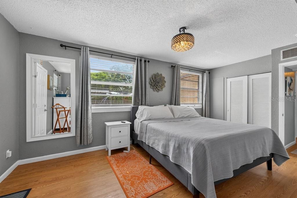 For Sale: $360,000 (2 beds, 2 baths, 1016 Square Feet)