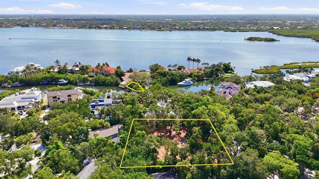 На продажу: $1,595,000 (0.52 acres)