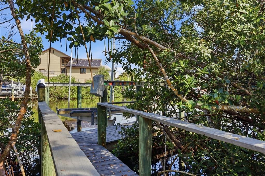 На продажу: $1,595,000 (0.52 acres)