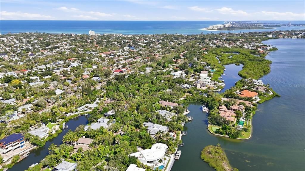 На продажу: $1,595,000 (0.52 acres)