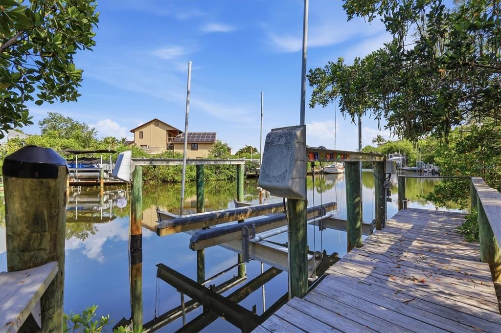 На продажу: $1,595,000 (0.52 acres)