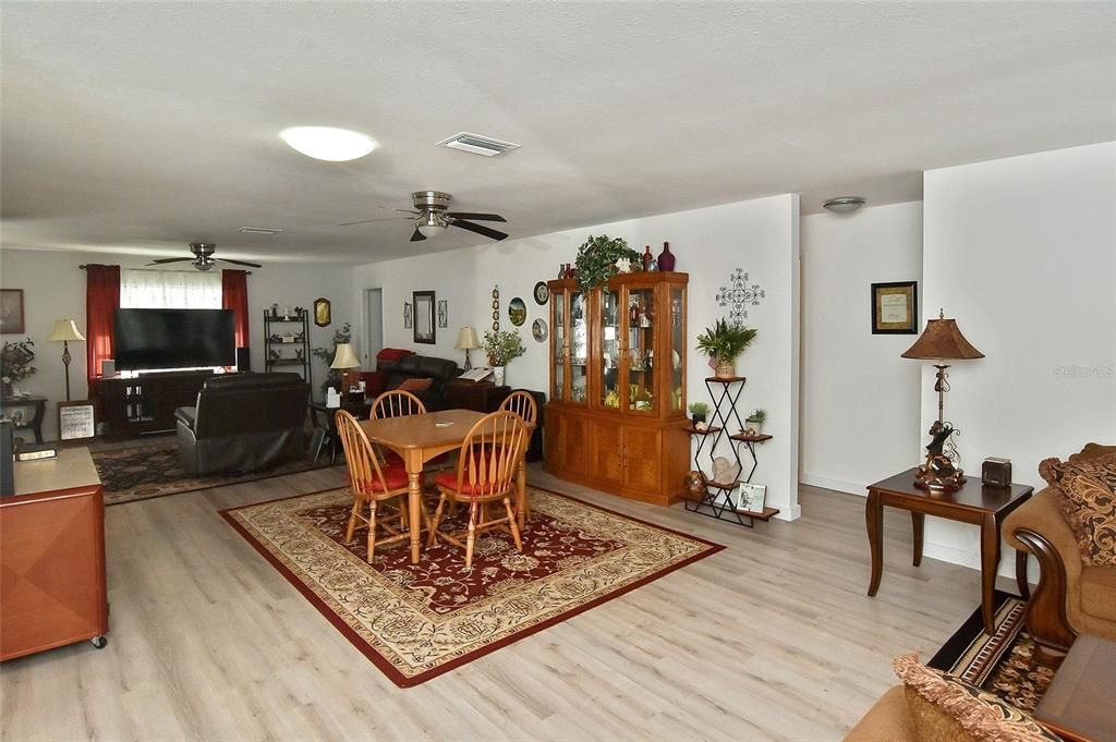 En Venta: $274,500 (2 camas, 2 baños, 1635 Pies cuadrados)