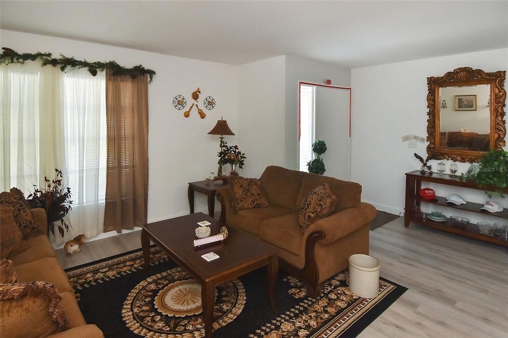En Venta: $274,500 (2 camas, 2 baños, 1635 Pies cuadrados)