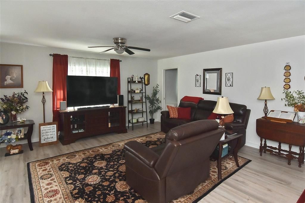 En Venta: $274,500 (2 camas, 2 baños, 1635 Pies cuadrados)
