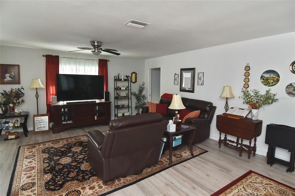 En Venta: $274,500 (2 camas, 2 baños, 1635 Pies cuadrados)