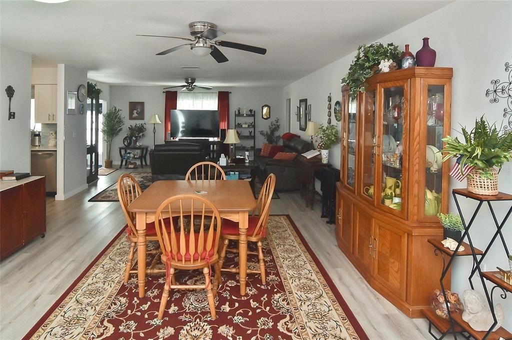 En Venta: $274,500 (2 camas, 2 baños, 1635 Pies cuadrados)