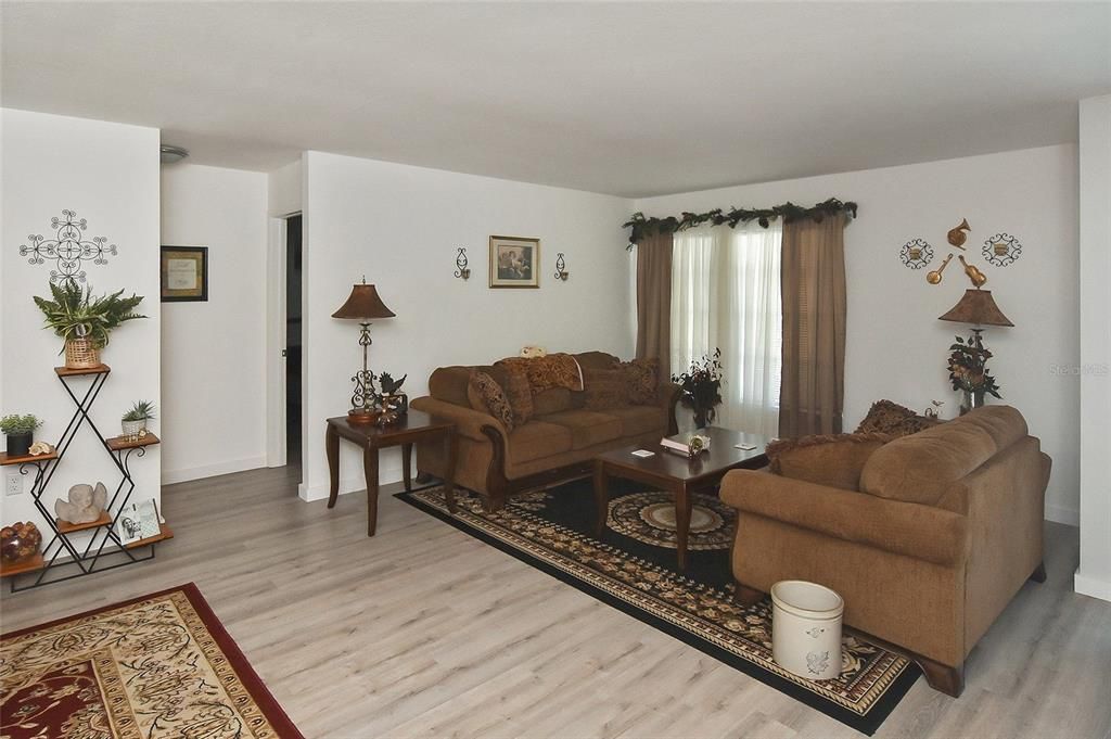 En Venta: $274,500 (2 camas, 2 baños, 1635 Pies cuadrados)