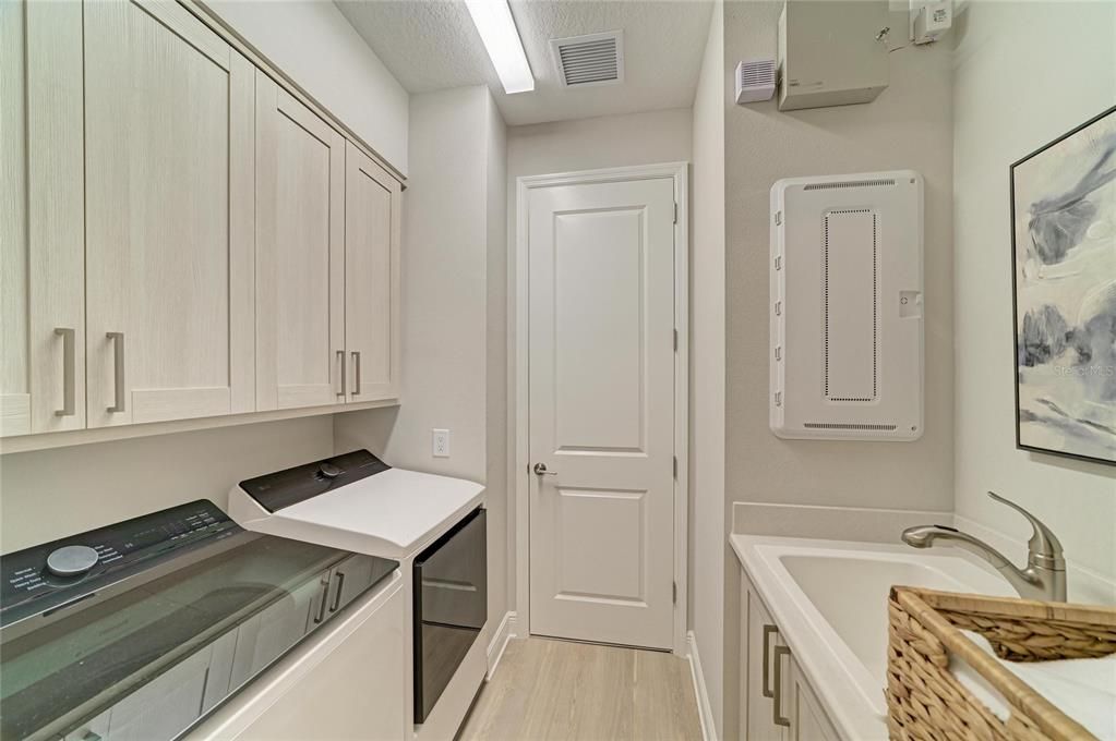 En Venta: $1,174,900 (4 camas, 4 baños, 2761 Pies cuadrados)