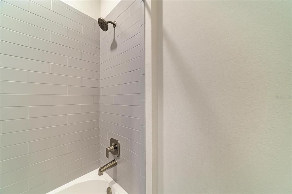 En Venta: $1,174,900 (4 camas, 4 baños, 2761 Pies cuadrados)
