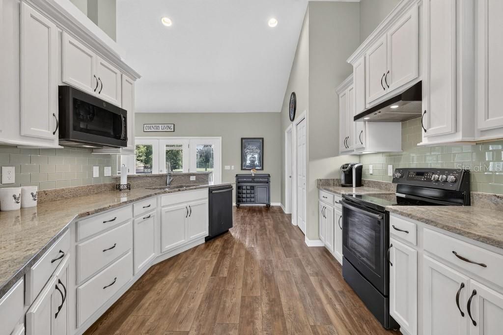 For Sale: $1,095,000 (3 beds, 2 baths, 2378 Square Feet)