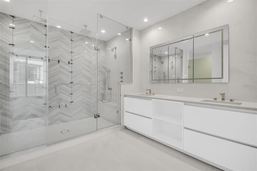 En Renta: $8,500 (3 camas, 3 baños, 1921 Pies cuadrados)
