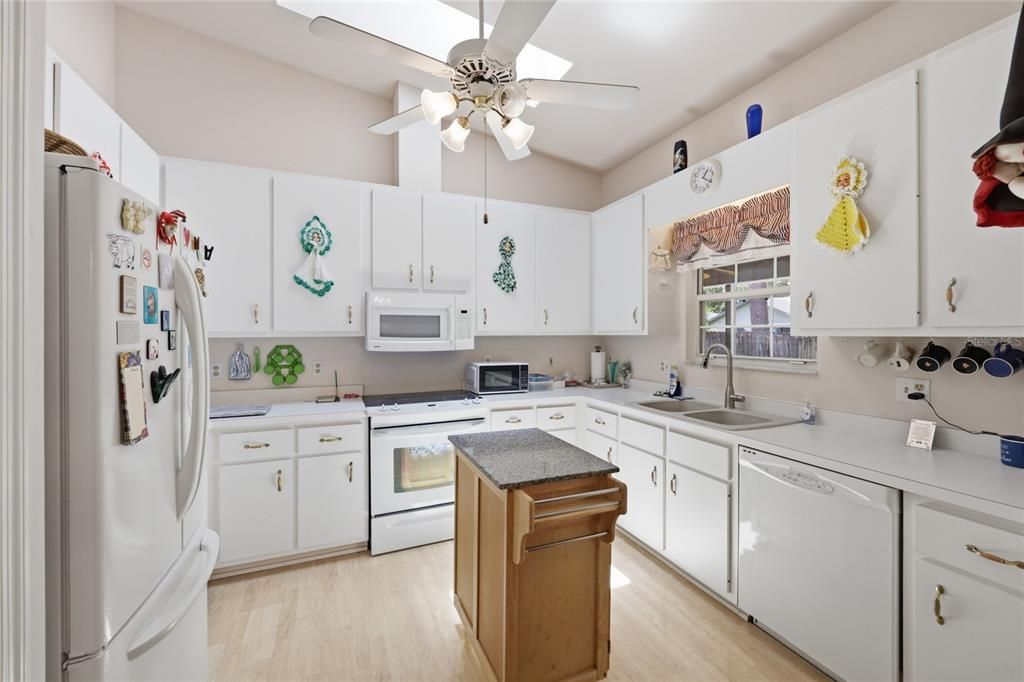 For Sale: $319,000 (3 beds, 2 baths, 1533 Square Feet)