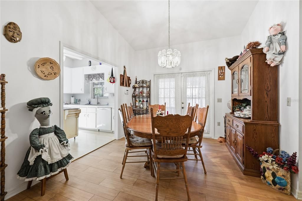 For Sale: $319,000 (3 beds, 2 baths, 1533 Square Feet)