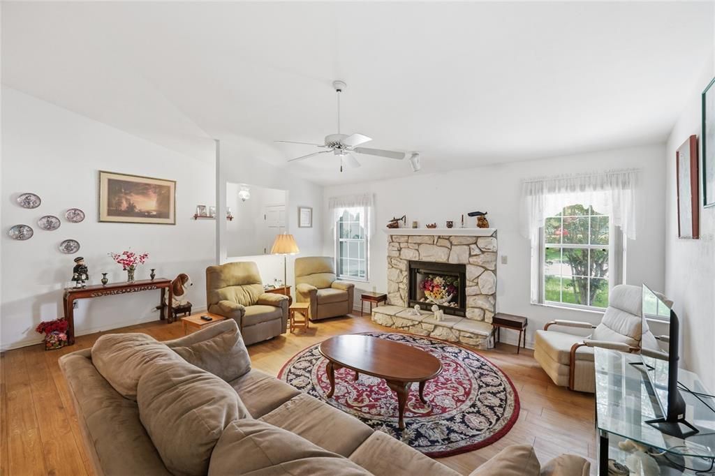 For Sale: $319,000 (3 beds, 2 baths, 1533 Square Feet)