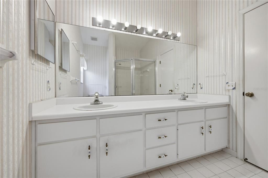 For Sale: $319,000 (3 beds, 2 baths, 1533 Square Feet)