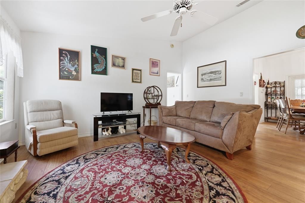 For Sale: $319,000 (3 beds, 2 baths, 1533 Square Feet)