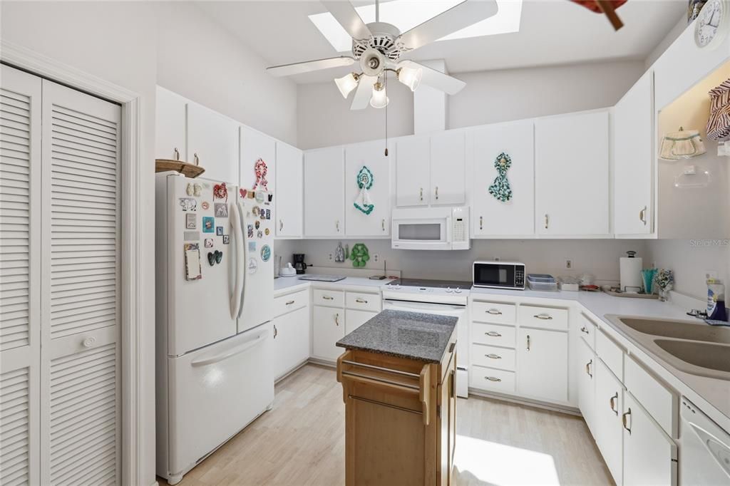 For Sale: $319,000 (3 beds, 2 baths, 1533 Square Feet)