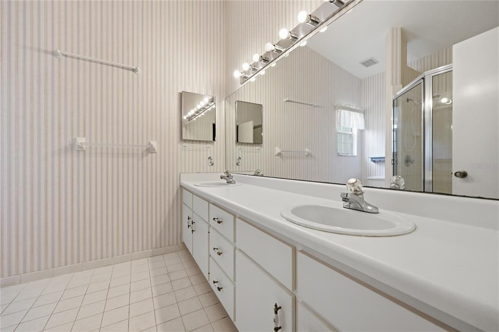 For Sale: $319,000 (3 beds, 2 baths, 1533 Square Feet)