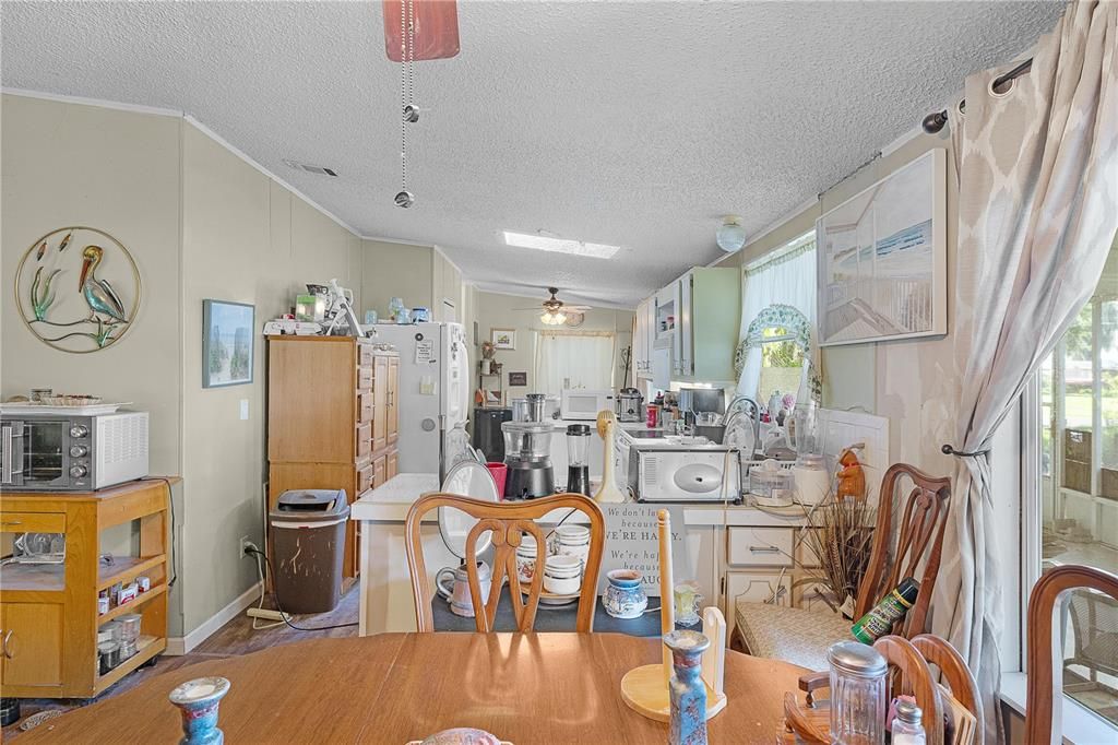 For Sale: $169,900 (3 beds, 2 baths, 1596 Square Feet)