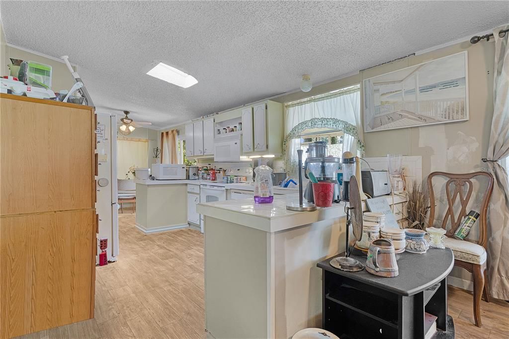 For Sale: $169,900 (3 beds, 2 baths, 1596 Square Feet)